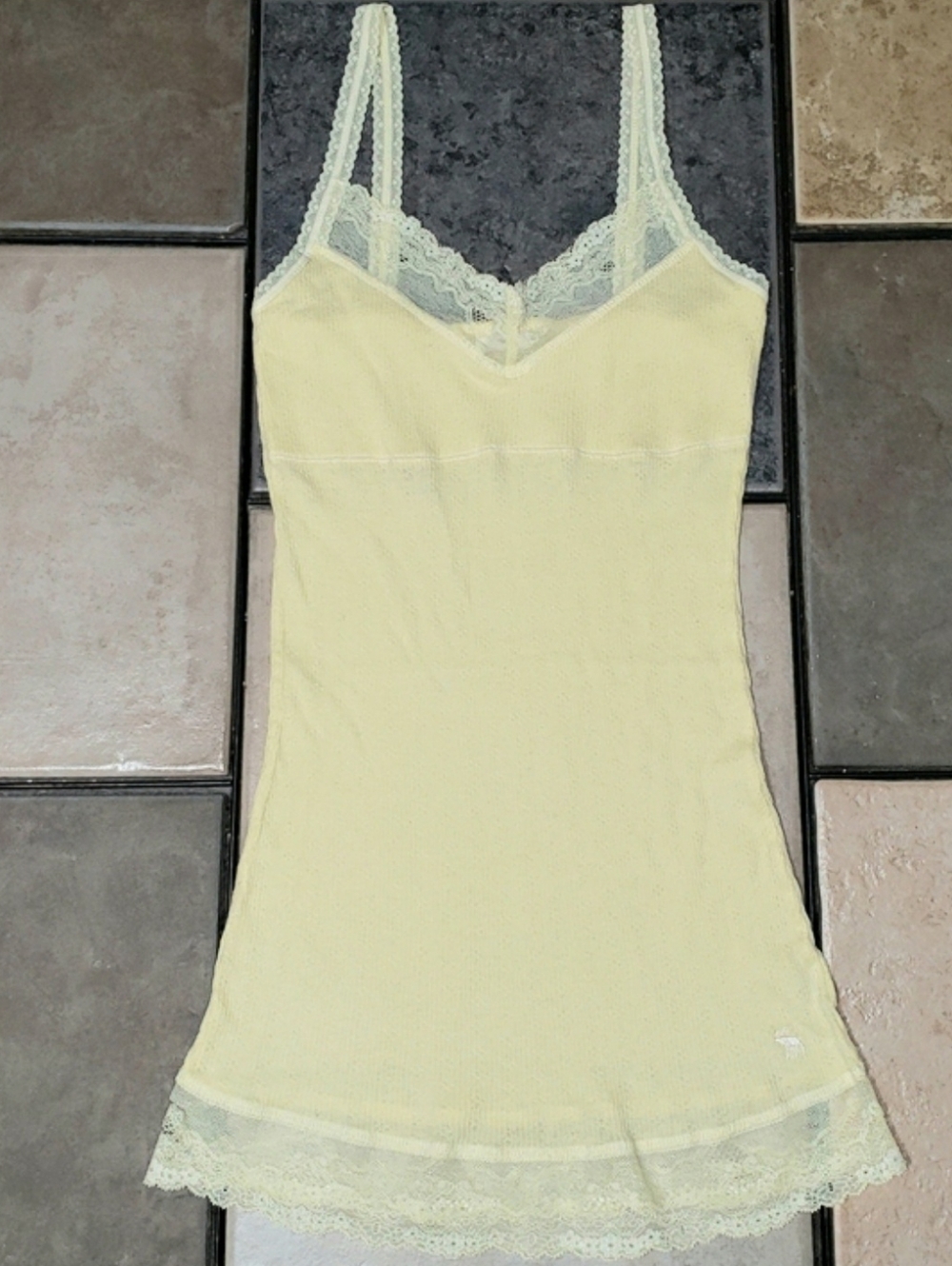 Vintage Y2K 2000s Abercrombie And Fitch Lace Trim Cami Tank